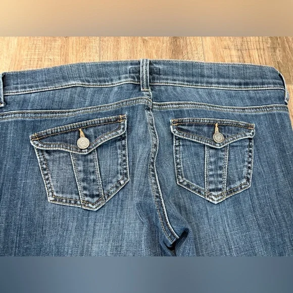 Burberry Women’s Vintage Y2K 00s Low Rise Flared Bootcut Midwash Jeans - Picture 9 of 12